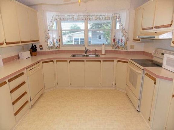 4th image of 6013 Forest Lake Dr