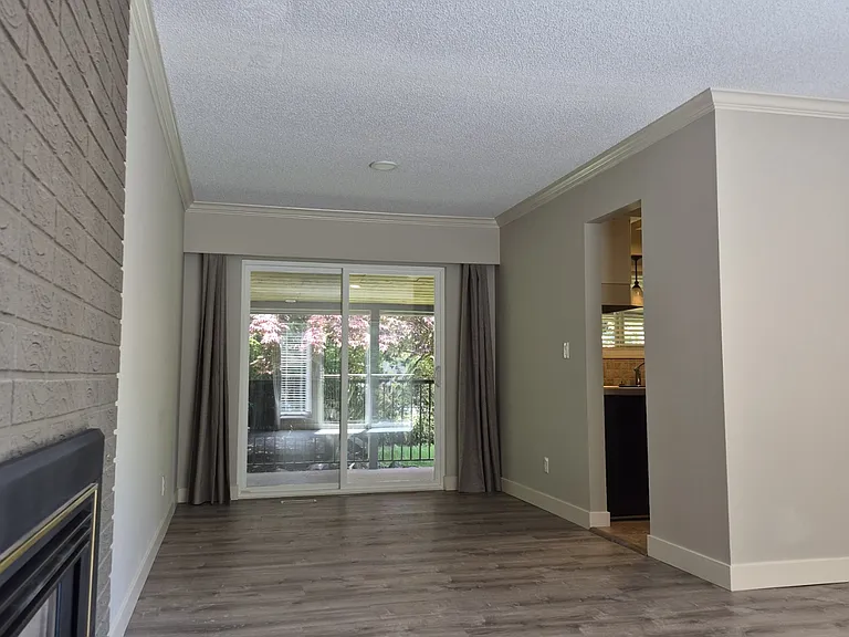 3853 Clematis Cres — Photo 9