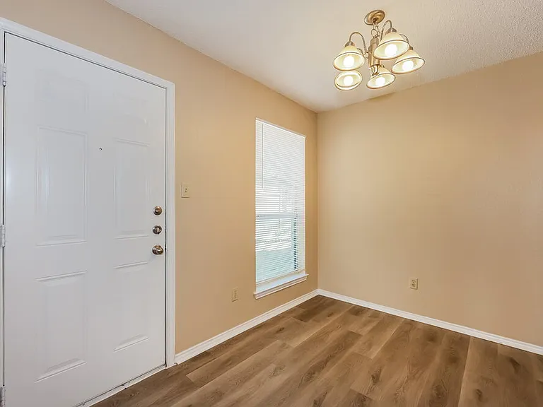 1125 Hidden Creek Dr — Photo 6