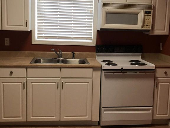 5th image of 825 N 48th St #1