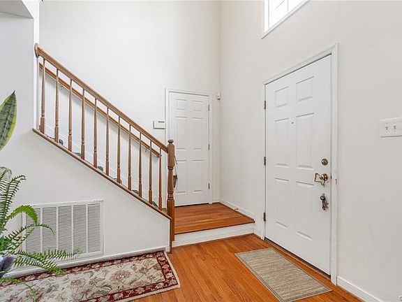 5th image of 2709 Old Glen Cir