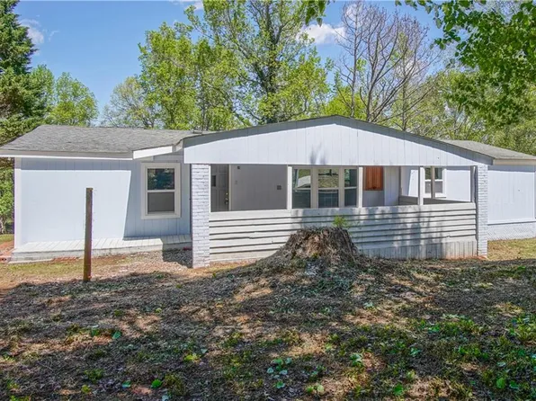 4516 Scenic Mountain Dr SE, Acworth, GA 30102