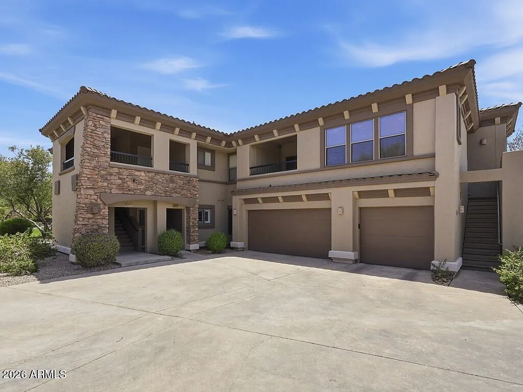 3 bed, 2.0 bath, 1729 sqft, $3,950 — Photo 1