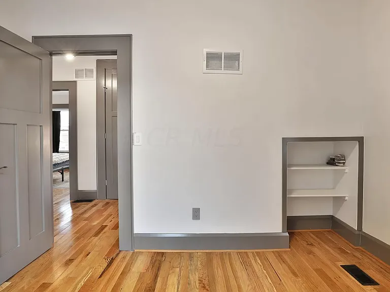 927 E Livingston Ave — Photo 20