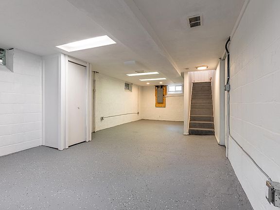 2nd image of 5139 Lynd Ave