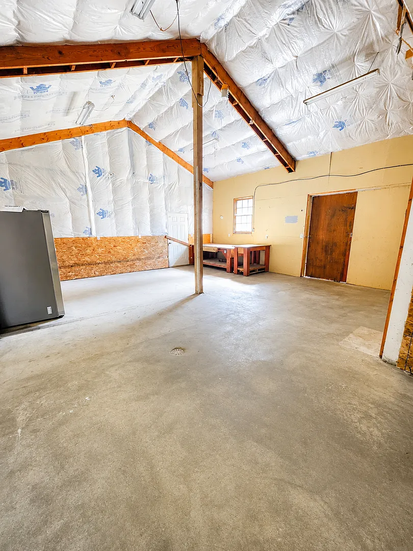 Spacious 3BR Rambler with Large Shop & Office! — Photo 4