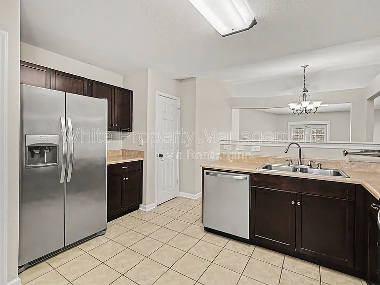 1820 Meadow Crossing Dr — Photo 11