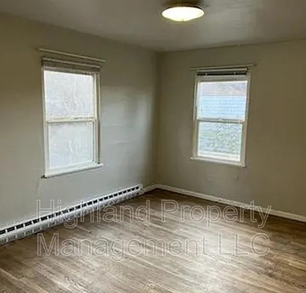 410 SE McKenzie St #1 — Photo 5