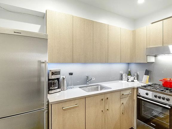 3rd image of 101 W 15th St APT 113