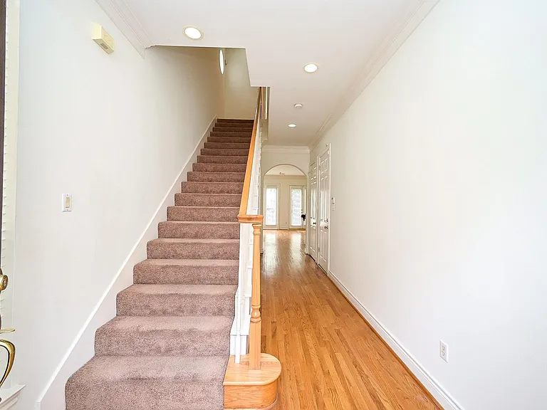 1915 Woodbury St — Photo 5