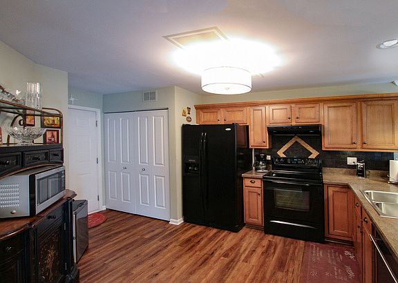 5th image of 210 Wildmeadow Ln