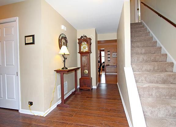3rd image of 1439 Eddy Ln