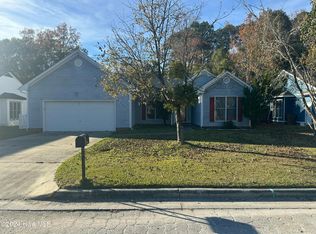 538 Raintree Rd, Jacksonville, NC 28540