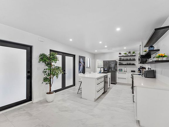 5th image of 3000 NE 21st Terrace