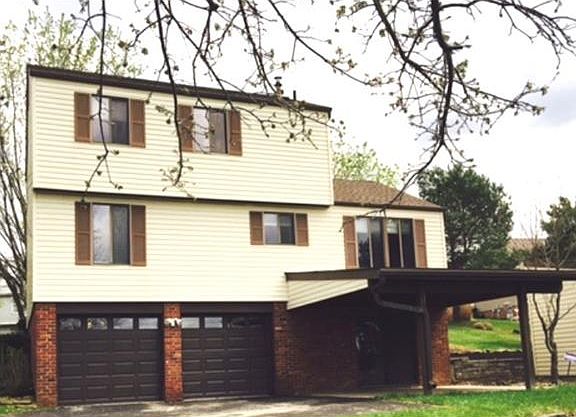 2nd image of 426 Lexington Dr