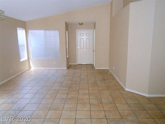 3rd image of 948 Skyforest Dr