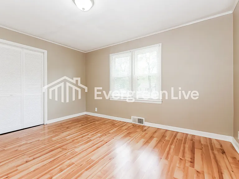 13128 Parker Ave — Photo 10