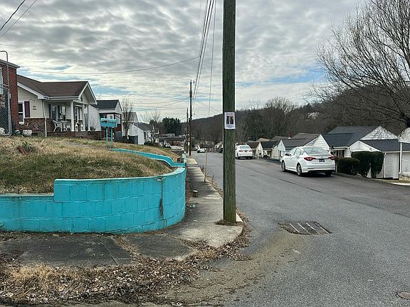 5th image of 2513 Bay St