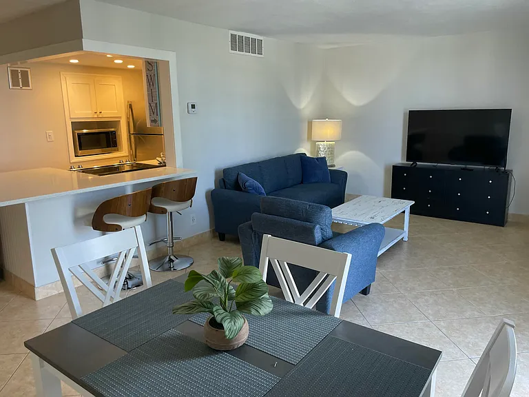 1731 SE 15th St #206 — Photo 3