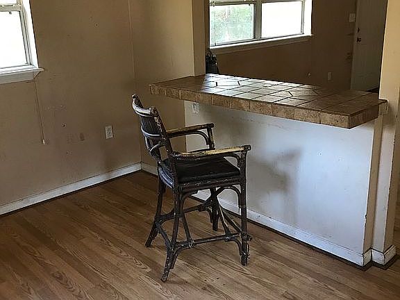 4th image of 211 Hancock Ln