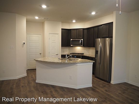 3rd image of 2407 Klamath Dr
