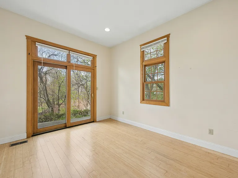 136 Main St #R — Photo 7