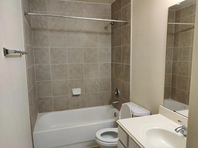 3922 Camden Fields Ln — Photo 36