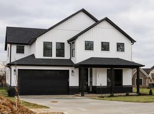 622 Trinity Ln, Versailles, KY 40383