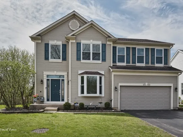 4560 Mackinac St, Lake In The Hills, IL 60156