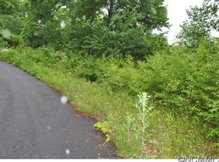 29 Triple Creek Dr, Clyde, NC 28721