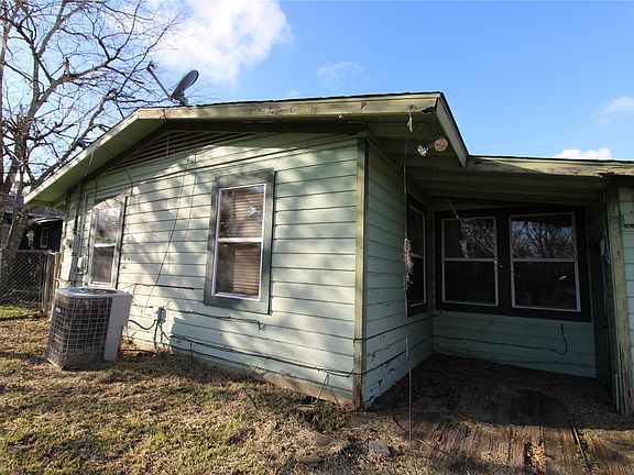 5th image of 430 Winding Way St