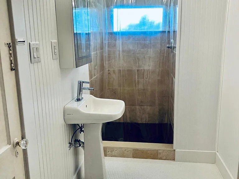 203 N Dillard St #6 — Photo 4