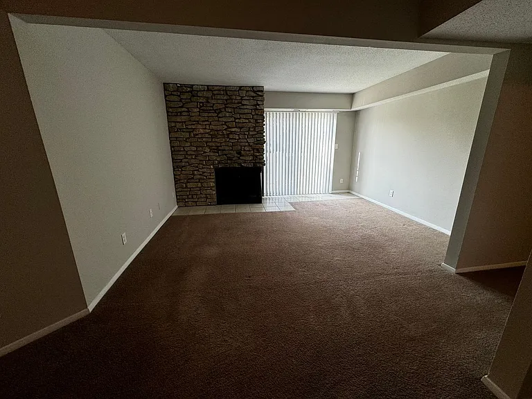 Coventry Court West Apartments — Photo 98