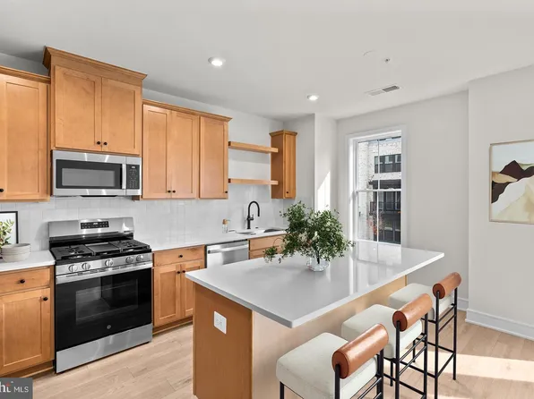 21843 Beckhorn Sta, Ashburn, VA 20148