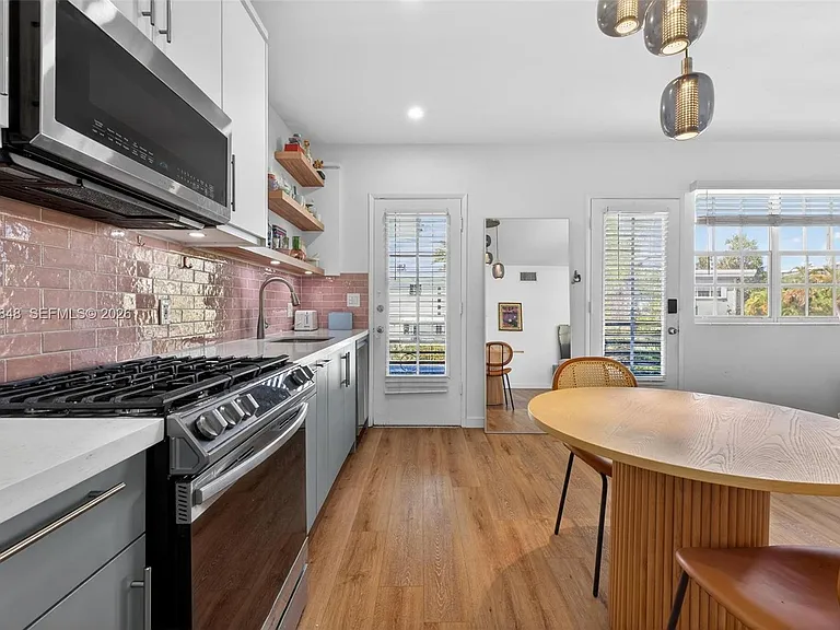 8600 Byron Ave #9 — Photo 15