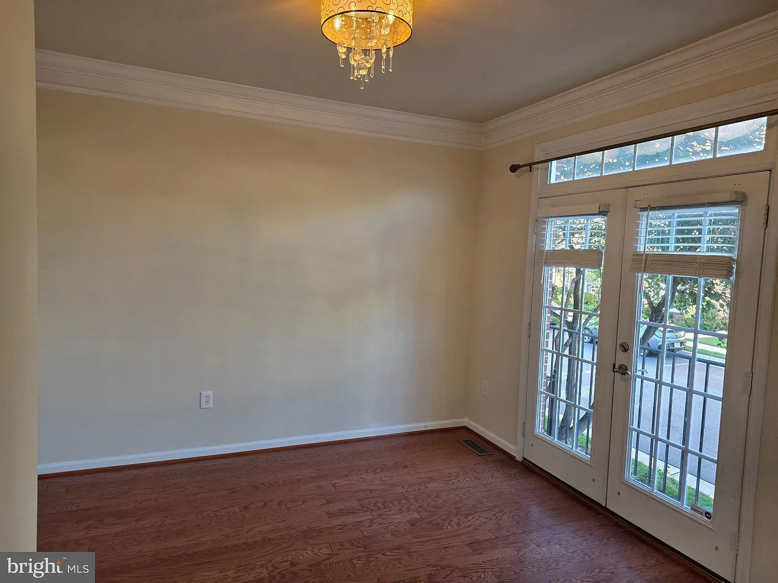 3 bed, 3.5 bath, 2018 sqft, $3,295 — Photo 3