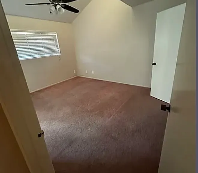 557 E Verdugo Ave — Photo 2