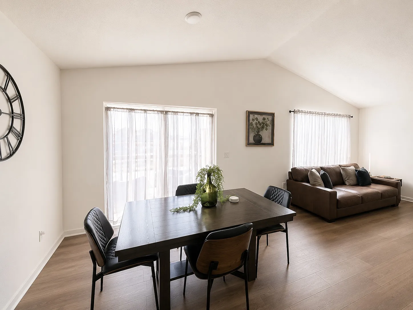 5 bed, 3100 sqft, $2,750 — Photo 3