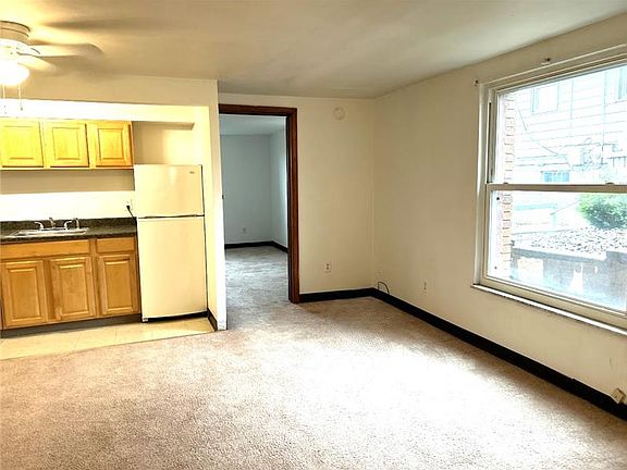 3rd image of 2518 Sunset Blvd APT 01