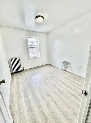 3 bed, 1.0 bath, 750 sqft, $3,650 — Photo 3