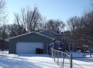 532 Farrell St N, Maplewood, MN 55119