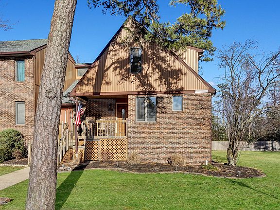 3rd image of 1301 Lighthouse Ln #1FM