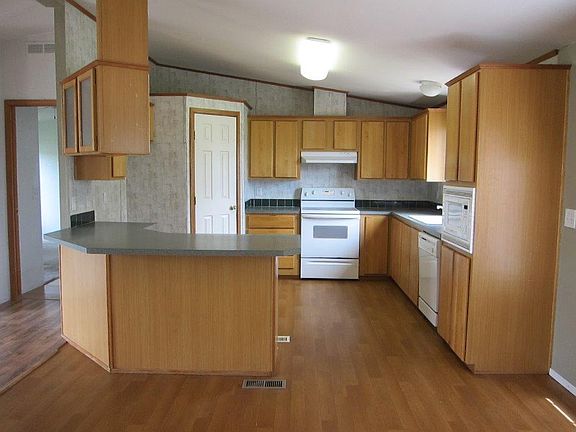5th image of 3610 NW Oak Ave