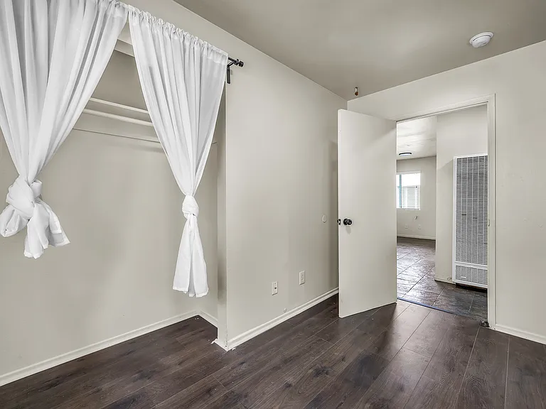 5243 Huntington Dr N #4 — Photo 6