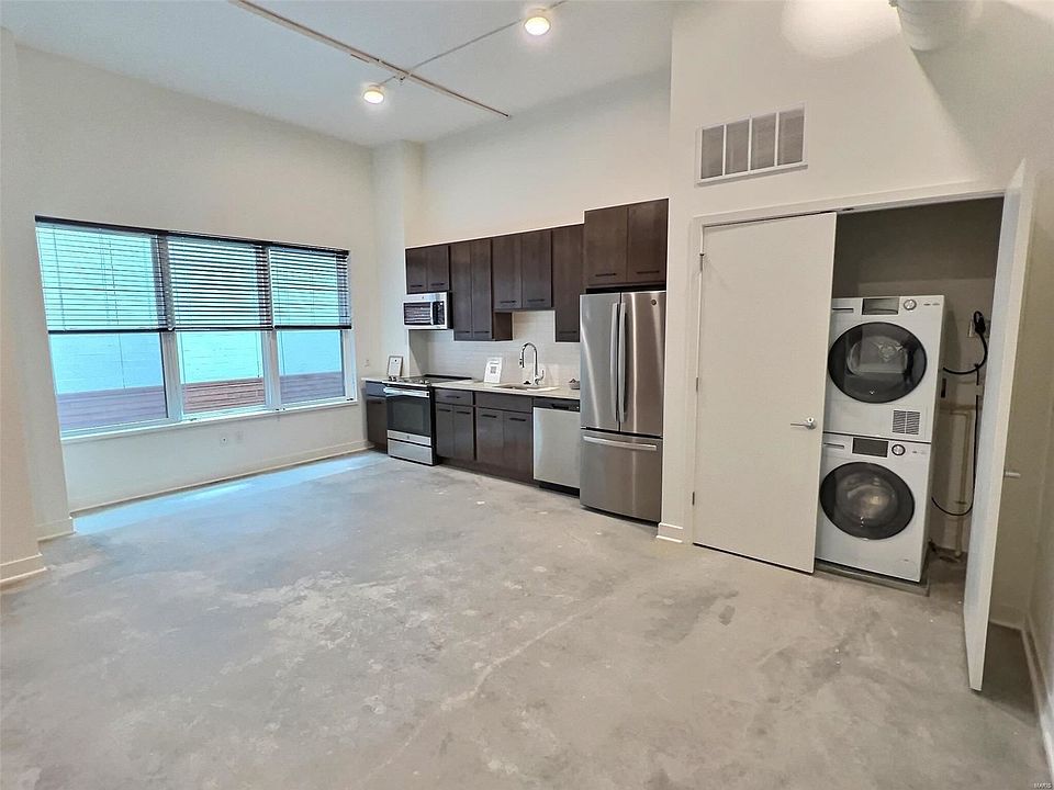 1st image of 300 S Broadway #215