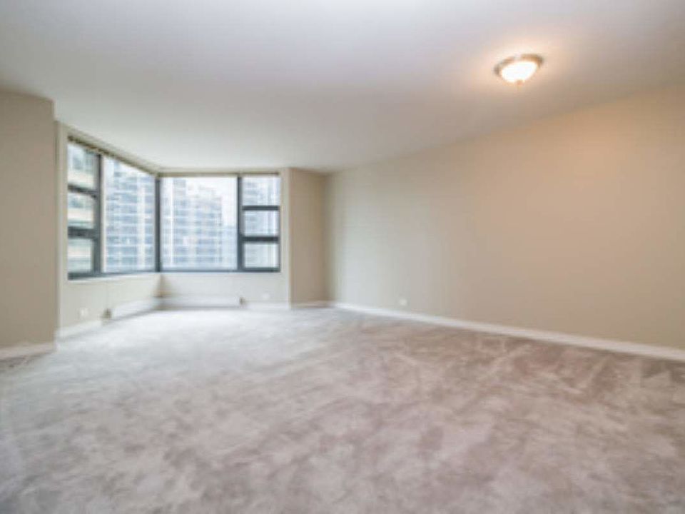 1st image of 401 E Ontario St APT 4004