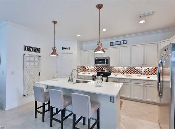 3rd image of 2544 Laurentina Ln