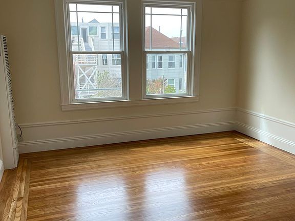 4th image of 4-1325 5th Ave #4
