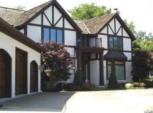 2 Westhampton Dr, Rocky River, OH 44116