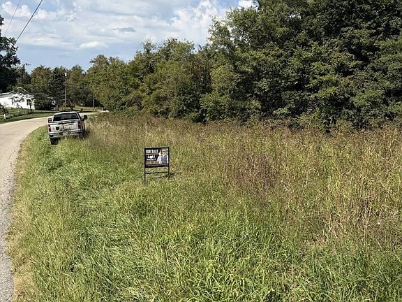 2nd image of 16 Shinkles Ridge Rd